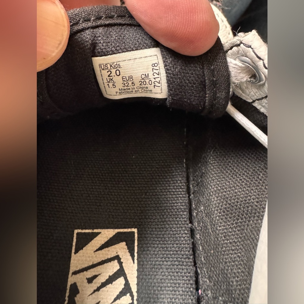 Vans - Picture 7 of 7